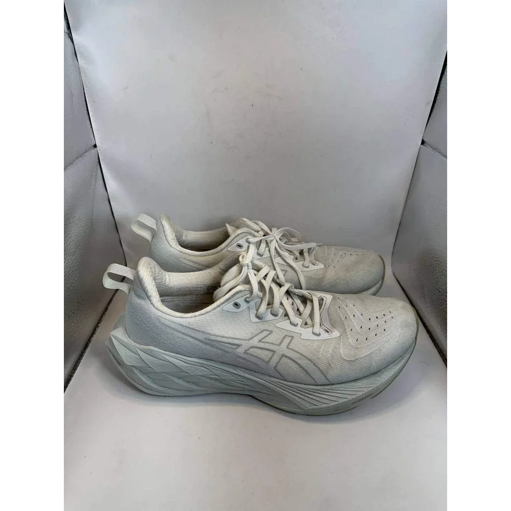 Asics Novablast 4 Mens Size 9 White Glacier Grey Running Shoes 1011B693